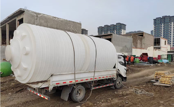 PE甘州塑料大桶运输中