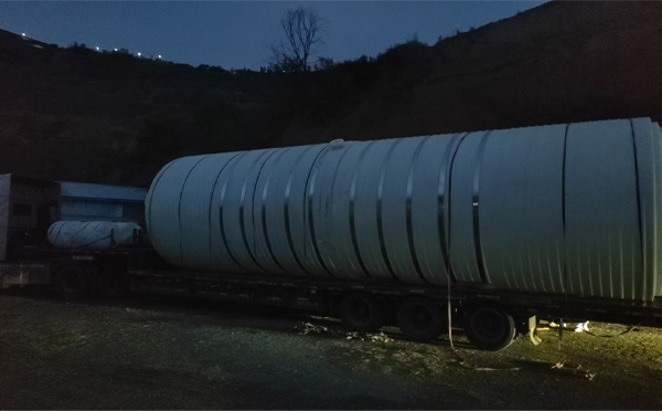 甘州圆桶运输途中