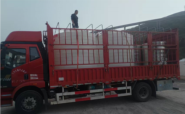 甘州立式运输桶安排发货现场